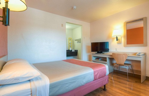 El Cajon Hotel | Motel 6 El Cajon, CA - San Diego