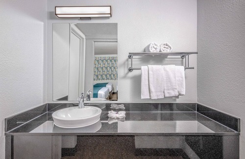 Euless Hotel | Motel 6 Euless, TX - Dallas