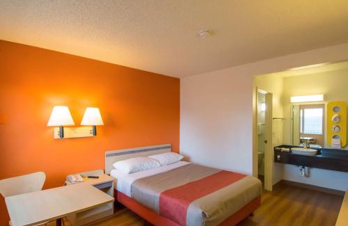 Eureka Hotel | Motel 6-Eureka, CA Redwood Coast