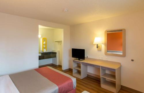 Eureka Hotel | Motel 6-Eureka, CA Redwood Coast