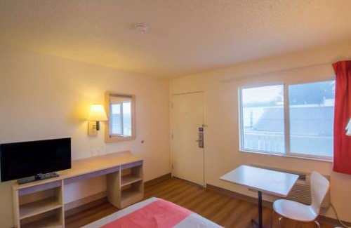 Eureka Hotel | Motel 6-Eureka, CA Redwood Coast