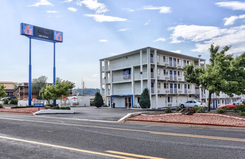 Flagstaff Hotel | Motel 6 Flagstaff, AZ - East