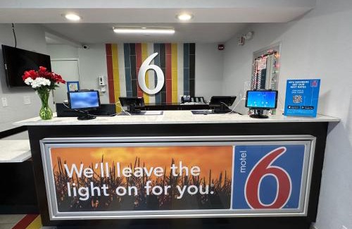 Fort Wayne Hotel | Motel 6-Fort Wayne, IN