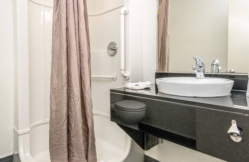 Fort Worth Hotel | Motel 6 Fort Worth, TX - North
