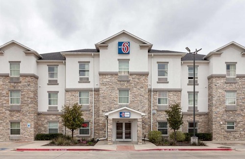 Fossil Creek Hotel | Motel 6-Fort Worth, TX