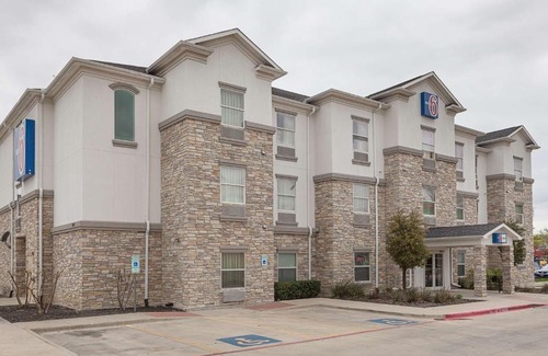 Fossil Creek Hotel | Motel 6-Fort Worth, TX