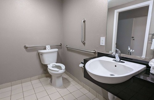 Framingham Hotel | Motel 6 Framingham, MA - Boston West