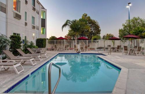 Gilroy Hotel | Motel 6-Gilroy, CA