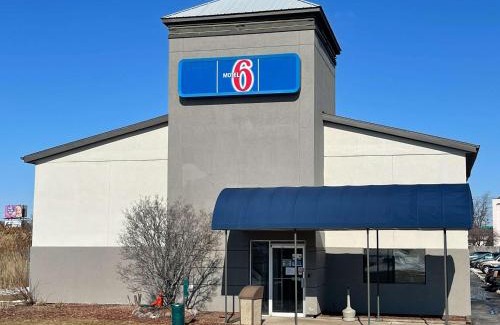Ashwaubenon Hotel | Motel 6-Green Bay, WI - Lambeau