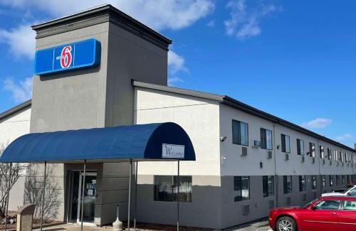 Ashwaubenon Hotel | Motel 6-Green Bay, WI - Lambeau