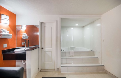Brookhollow Hotel | Motel 6 Houston, TX - Brookhollow