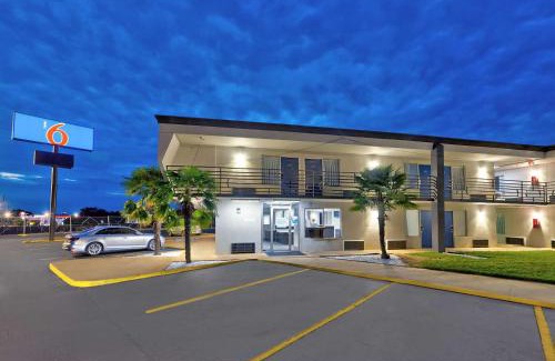 McDonough Hotel | Motel 6 McDonough, GA