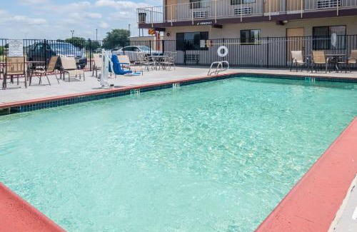 Mesquite Hotel | Motel 6-Mesquite, TX - Rodeo - Convention Ctr