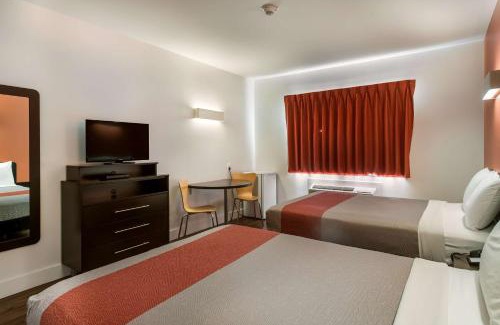 Moncton Hotel | Motel 6-Moncton, NB