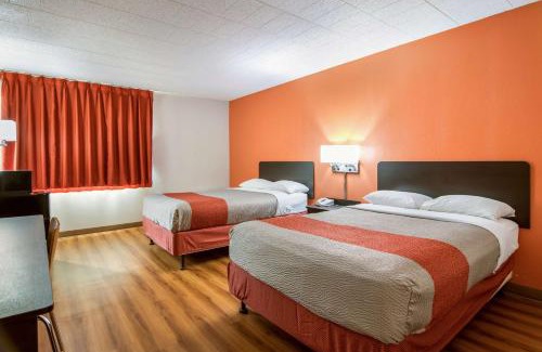 New Stanton Hotel | Motel 6-New Stanton, PA