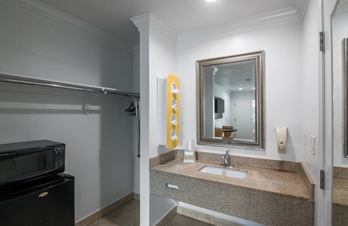 Norwalk Hotel | Motel 6 Norwalk, CA