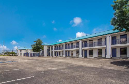 Florida Panhandle Hotel | Motel 6 Pensacola, FL - NAS