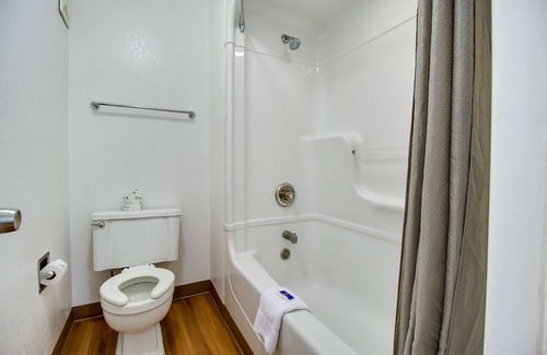 Camelback East Hotel | Motel 6 Phoenix East