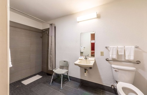 San Antonio Hotel | Motel 6 San Antonio, TX - South WW White Rd