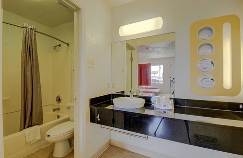 North San Antonio - SAT Hotel | Motel 6 San Antonio, TX - Fort Sam Houston
