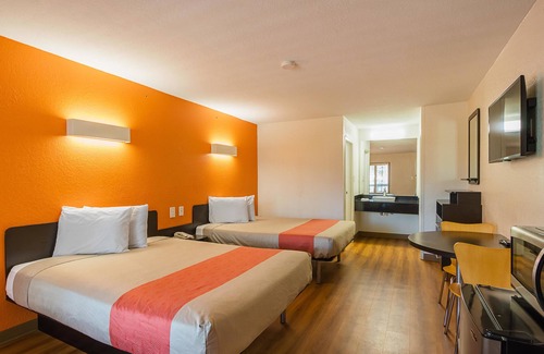 Savannah Hotel | Motel 6 Savannah, GA - Midtown