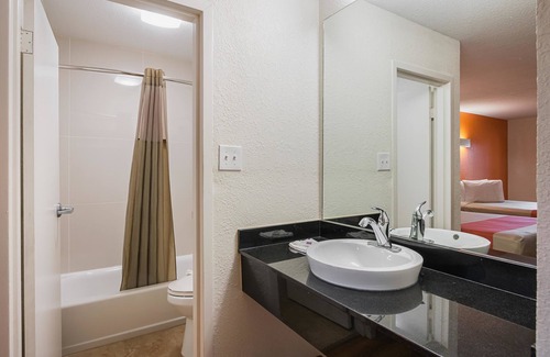 Savannah Hotel | Motel 6 Savannah, GA - Midtown