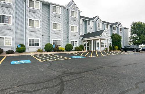 Sycamore Hotel | Motel 6-Sycamore, IL