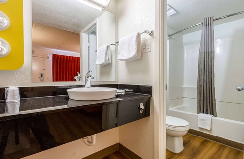 Tempe Hotel | Motel 6 Tempe, AZ – Phoenix Airport – Priest Dr