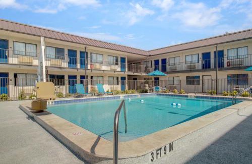 Venice Hotel | Motel 6-Venice, FL