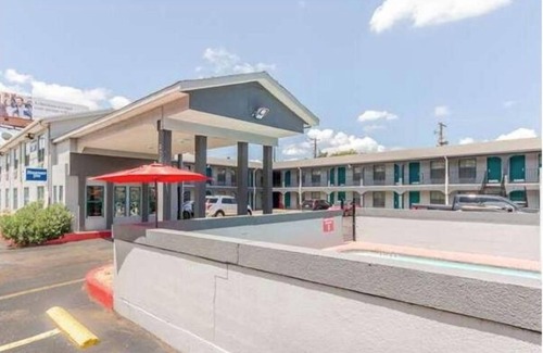 Austin Hotel | Motel 9 University-Downtown