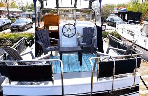 Amsterdam South Boat Rental | Motor Yacht Amazone