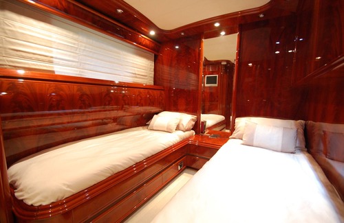 Barceloneta Boat Rental | Motor Yacht Dandy in Barcelona Port Olimpic