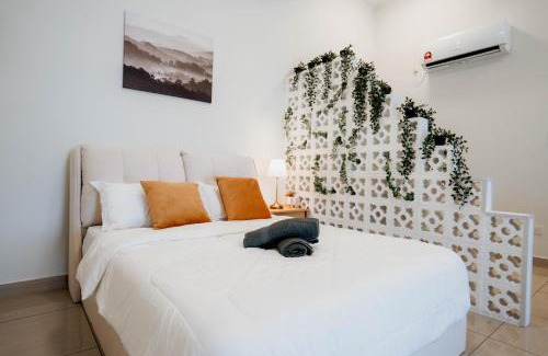 Tebrau Apartment | Mount Austin Muji Style 4 pax Deluxe Room by Our Stay