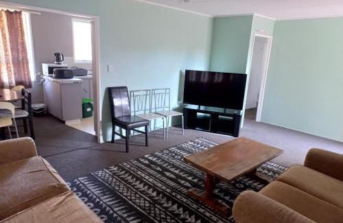 Mount Maunganui House | Mount Budget Accommodation