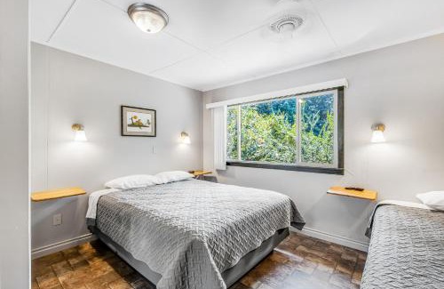 Quilcene Hotel | Mount Constance, Room 10 at Mount Walker Inn