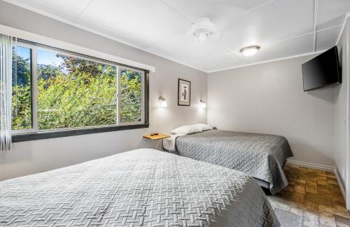 Quilcene Hotel | Mount Constance, Room 10 at Mount Walker Inn
