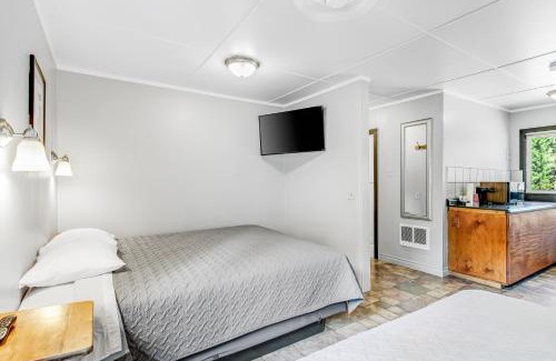 Quilcene Hotel | Mount Constance, Room 10 at Mount Walker Inn