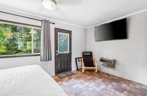 Quilcene House | Mount Walker Lodge at Mount Walker Inn