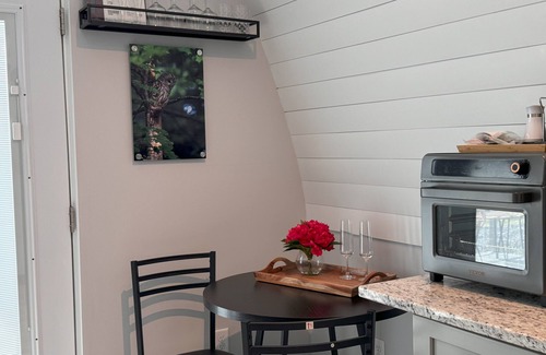Bakersville Cabin | Mountain Cabin, Hot tub, Pet friendly, campfire, views, Ocean Blue