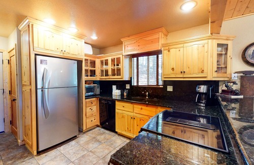 Fish Camp Cabin | Mountain Cabin just minutes from Yosemite’s south entrance