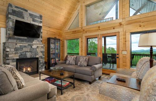 Marion House | Mountain Crest Pet-friendly Log Cabin with Mountain Views!