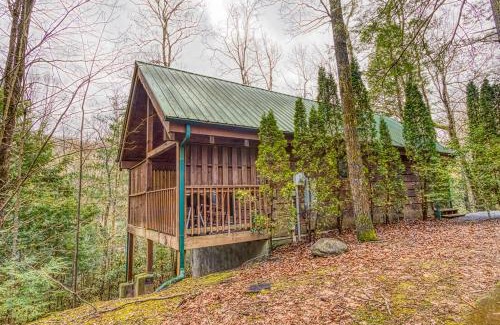 Gatlinburg Apartment | Mountain Eden, Hot Tub, Resort Pool, WIFI, 685 FREE tickets each paid day!