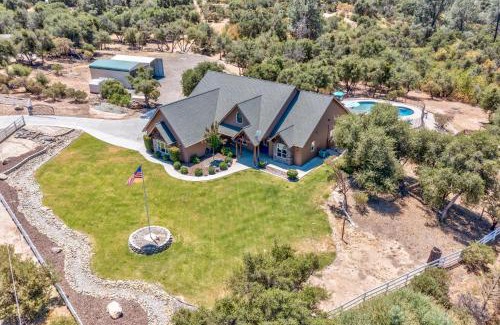 Coarsegold House | Mountain Elegance w/pool, spa, projector