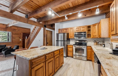 Blue River House | Mountain Escape with Hot Tub and Lounge Area
