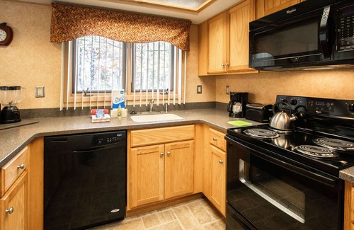 Lake Lure Condo | Mountain Getaway | Pools, Trails & More!