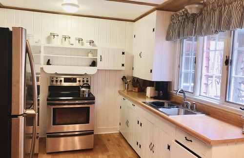 Keene House | Mountain getaway: Work-From-Home with spectacular views!