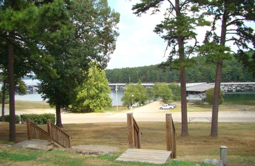 Mount Ida Apartment | Mountain Harbor King Guest Room on Lake Ouachita by RedAwning