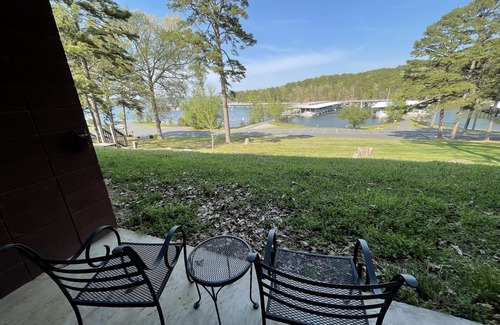 Mount Ida Apartment | Mountain Harbor King Guest Room on Lake Ouachita by RedAwning