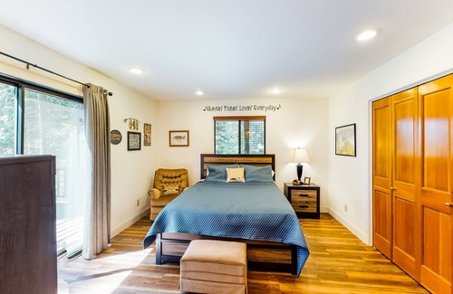 Granite Ridge House | Mountain home with central heat, grill, multiple decks & wall of windows