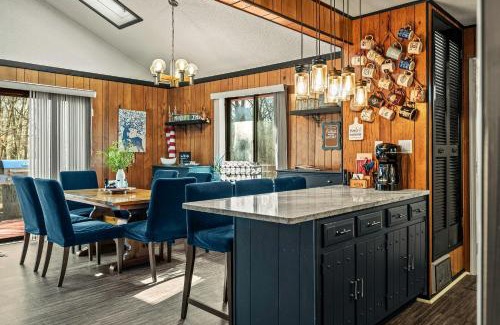 Gouldsboro House | Mountain Magic by AvantStay Firepit Game Room - Pool Table Foosball